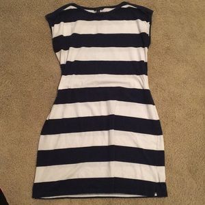 sleeveless dress